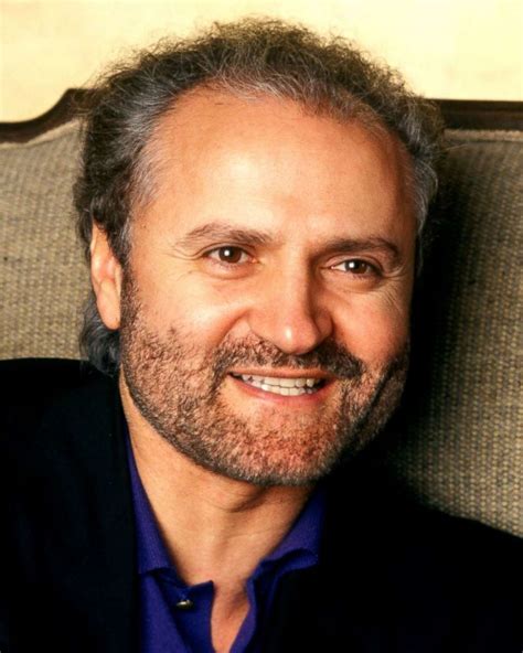 Gianni Versace — Wikipédia.